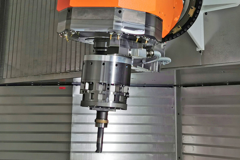 Die MAPAL TOOLTRONIC mit linearem Aussteuerwerkzeug im Einbau in der RX18 von Reiden.