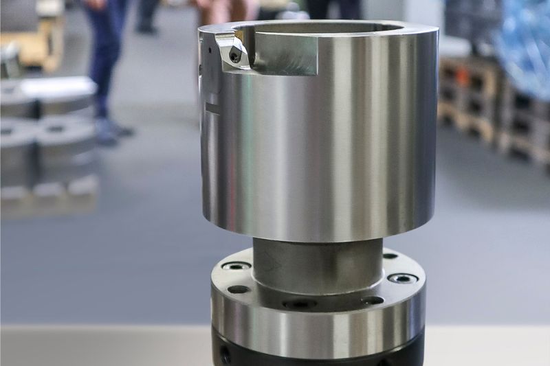 An external reamer with module and hollow shank taper connection is shown in the foreground. Manufacturing at Völlm is shown in the background.